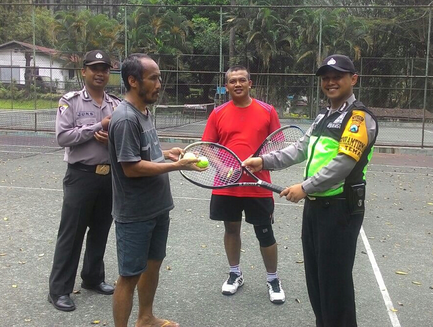 Kemitraan Polisi Binmas Polsek Batu Kota dengan komunitas hobby tennes