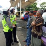 Jaga Kenyamanan Patroli Binmas, Anggota Srikandi Satlantas Polres Batu Sambang Binluh Awak Angkutan Umum Untuk Menjaga Wilayah