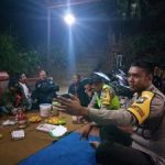 Anggota Bhabin Tlekung Polsek Junrejo Polres Batu Sambang Binluh Ke Kelompok Tani