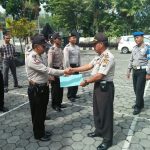 Kapolsek Junrejo Polres Batu Memberikan Reward Kepada KSPK Atas Ungkap Kasus Curat Di Perum Mutiara Regency