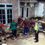 Anggota Bhabinkamtibmas Polsek Kasembon Polres Batu Sambang Ke Pengusaha Kayu Di Desa Binaan Ciptakan Situasi Aman Kondusif