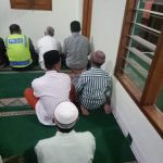 Polsek kasembon Polres Batu memakmurkan Masjid Melaksanakan Sholat Shubuh Berjamaah