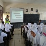 Kegiatan Bintibluh Binmas Polsek Ngantang Ke Sekolah Sekolah Untuk Menjaga Generasi Muda