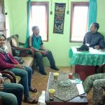 Anggota Bhabinkamtibmas Giat Silaturahmi ke Masyarakat, Sambangi Desa Binaan Bhabin Desa Oro Oro Ombo Polsek Batu Kota Polres Batu Sampaikan Pesan Kamtibmas Kepada Pengelola Wisata Coban Rais
