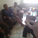 Anggota Bhabinkamtibmas melaksanakan giat DDS dan Silaturahmi, Silaturahmi Kamtibmas Bhabin Desa Pesanggrahaan Polsek Batu Kota Polres Batu