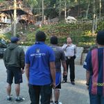Anggota Bhabinkamtibmas Kegiatan Silaturahmi Kepada Sambang Warga, Tingkatkan Pam Swakarsa Bhabin Desa Oro Oro Ombo Polsek Batu Kota Lakukan Pembinaan Satpam BFG Batu