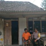 Anggota Bhabinkamtibmas Silaturahmi dan Sambang, Silaturahmi Ke Rumah Tokoh Masyarakat Bhabin Kel Songgokerto Polsek Batu Kota Titipkan Pesan kamtibmas