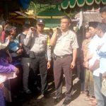 Kapolsek Junrejo dan Bhabinkamtibmas melaksanakan takziah ke  tokoh masyarakat Desa Tlekung yang meninggal dunia