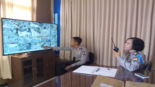 KA PUSDATA MONITORING CCTV DI POSKO RAMADNIYA SEMERU 2016