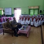 Anggota Bhabin Polsek Batu Kota Polres Batu Menghadiri Kegiatan Pemilihan Ketua RW Desa Binaan
