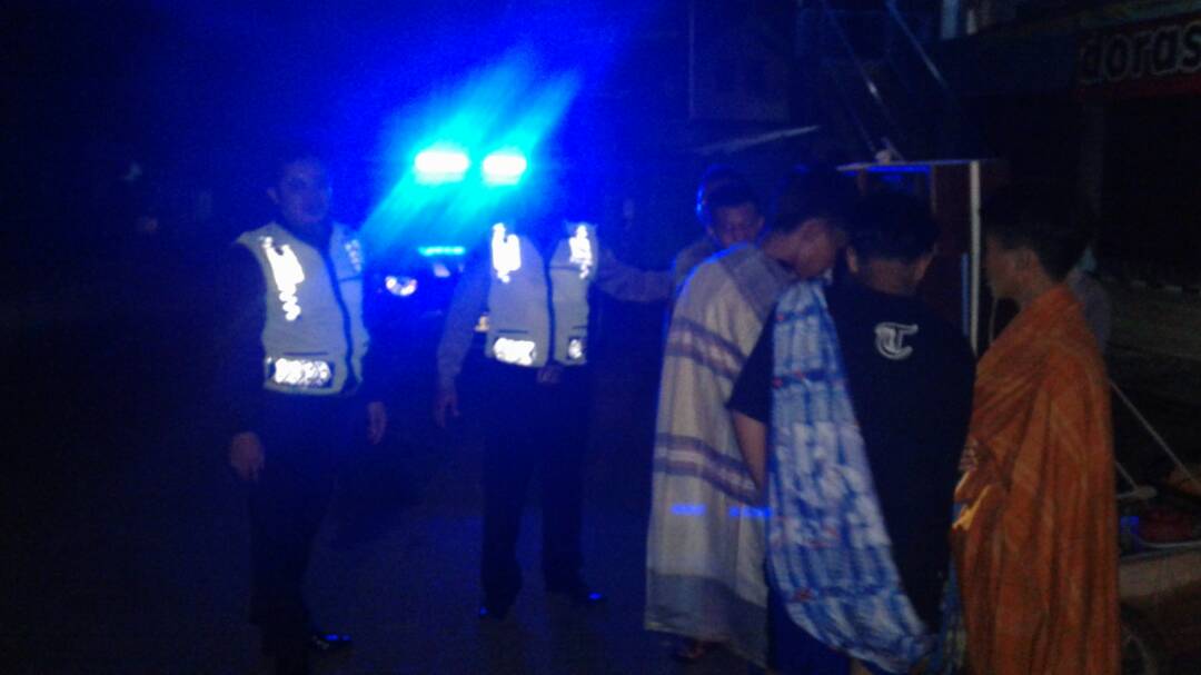 Patroli dialogis dengan warga di malam hari, Polri hadir di tengah tengah masyarakat amankan kegiatan warga