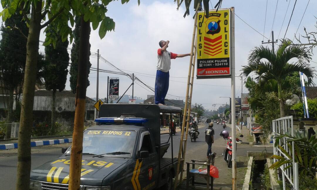 Perbaikan Lampu Rotator Depan Mako Polsek Pujon Tingkatkan Pelayanan