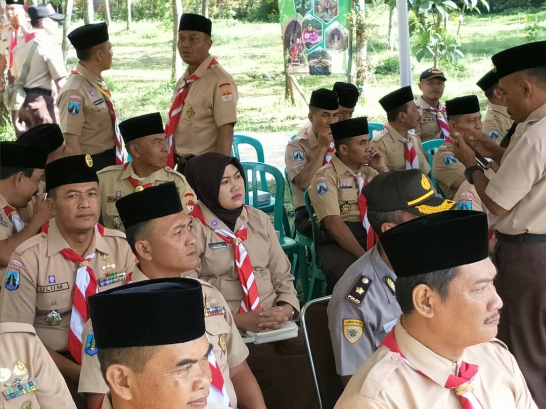 Kasat Binmas Mewakili Kapolres Batu Menghadiri Pembukaan Perkemahan Pramuka Saka Wira Kartika Di Coban Talun Kota Batu