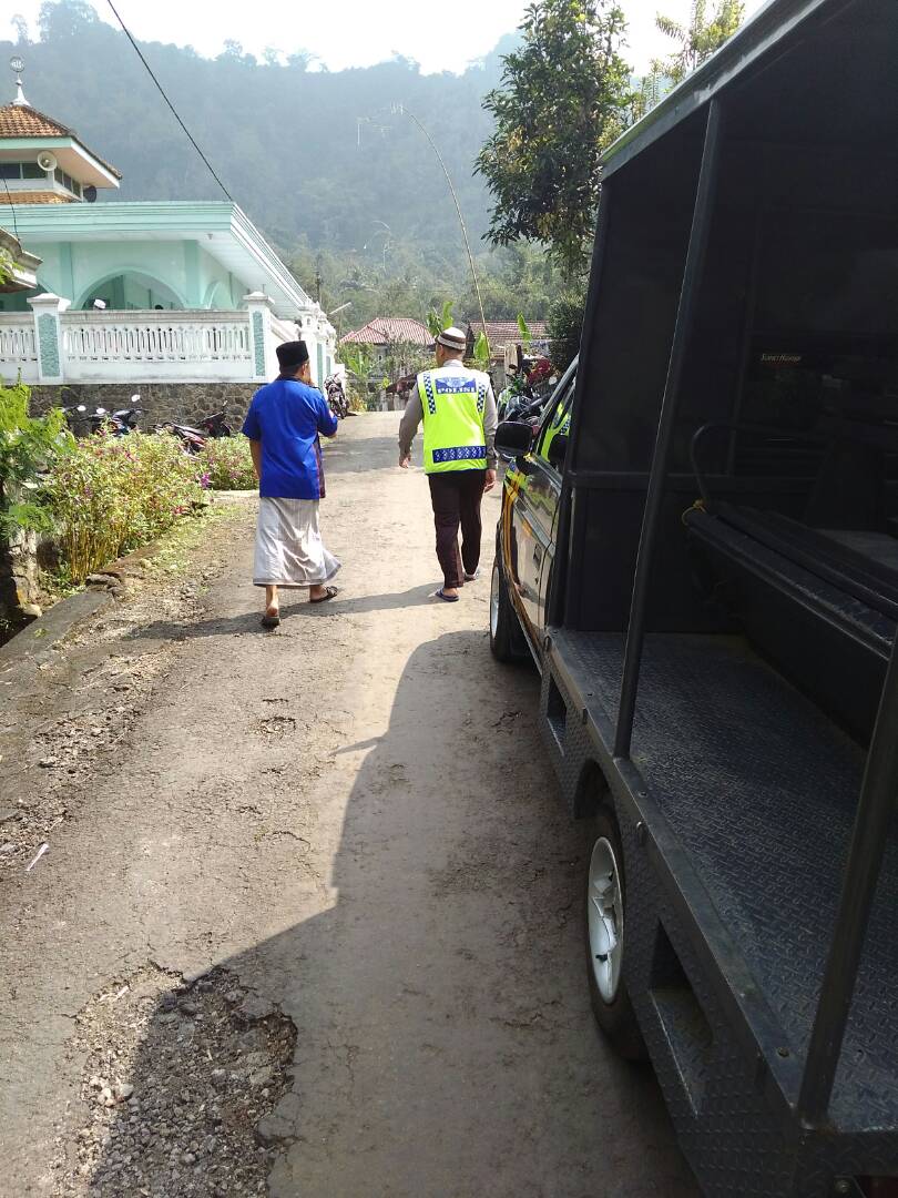 Sambang, Bhabinkamtibmas Desa Sidodadi Polsek Ngantang Polres Batu Kunjungi Toga