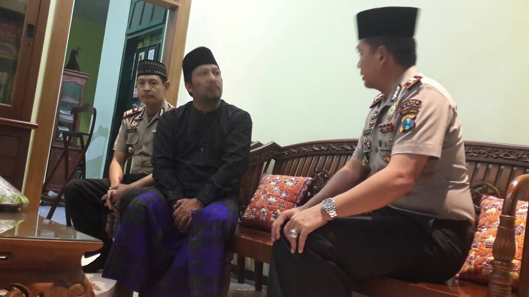 Kapolres Batu Sangat Akrab Dengan Ketua Muhammadiyah Di FB