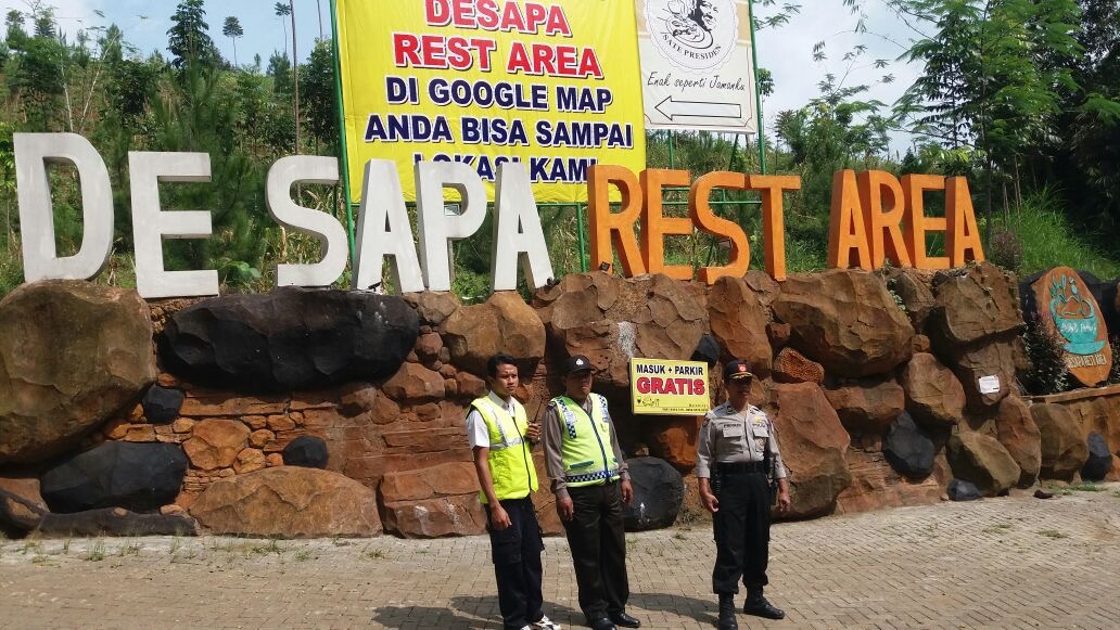 Anggota Pospam Pait Polres Batu Giat Pengamanan Pengamanan Di Rest Area Desapa