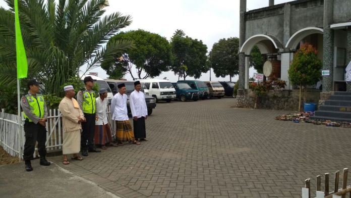Anggota Polsek Bumiaji Polres batu Laksanakan Giat Pengamanan Pengajian Di Masjid Nurul Kamil