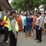 Anggota Polsek Junrejo Polres Batu Melaksanakan Pengamanan Perayaan Kahitna Dana Di Wilayah Desa Binaan