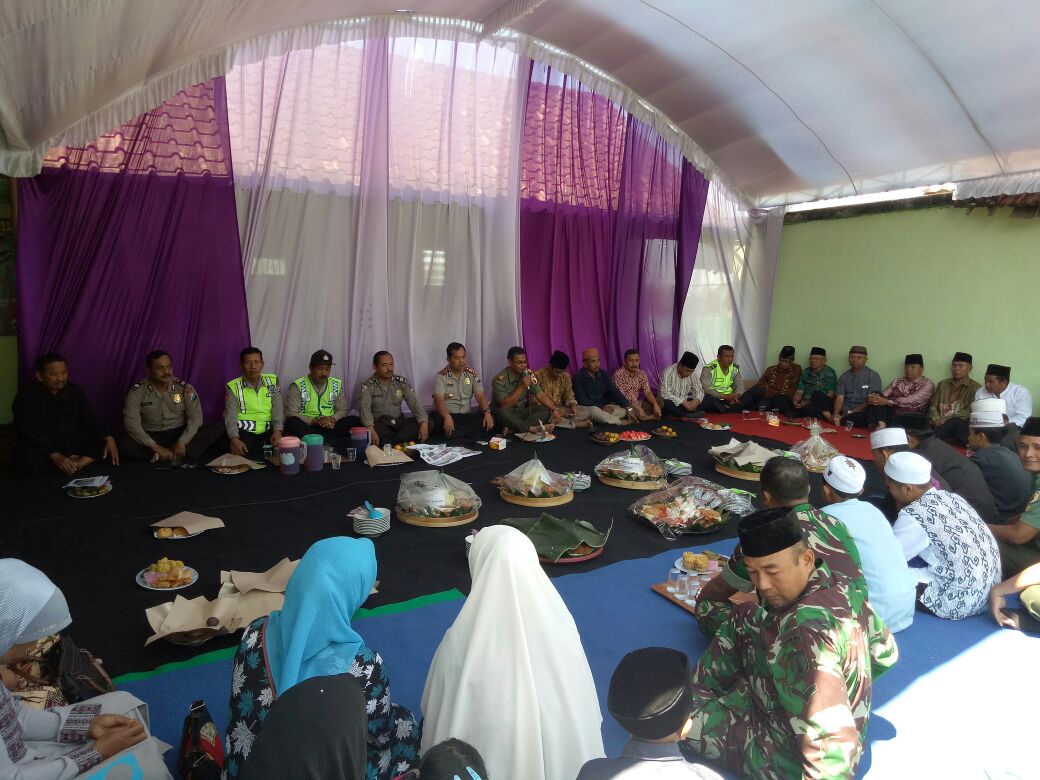 Kapolsek beserta Anggota Polsek Pujon Polres Batu Menghadiri Kegiatan Koramil Pujon Yang Melaksanakan Tasyakuran Dalam Rangka HUT TNI ke 72