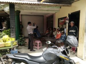 Anggota Bhabinkamtibmas Polsek Ngantang Polres Batu Lakukan Penyuluhan Ke Perangkat Desa