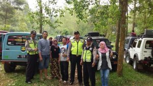 Anggota Polsek Bumiaji Polres Batu Laksanakan Patroli Wisata Di Wilayah Bumiaji