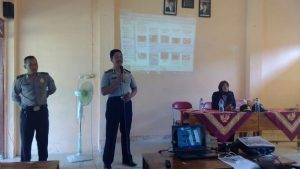 Anggota Kanit Reskrim Polsek Kasembon Polres Batu Sambang Binluh SMK PGRI Kasembon Perangi Narkoba