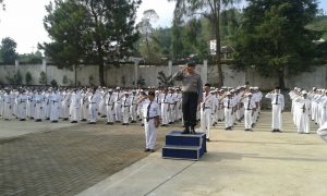 Juga Berikan Himbauan Kenakalan Remaja, Kanit Binmas Polsek Pujon Polres Batu Pimpin Upacara di SMP 1 Pujon