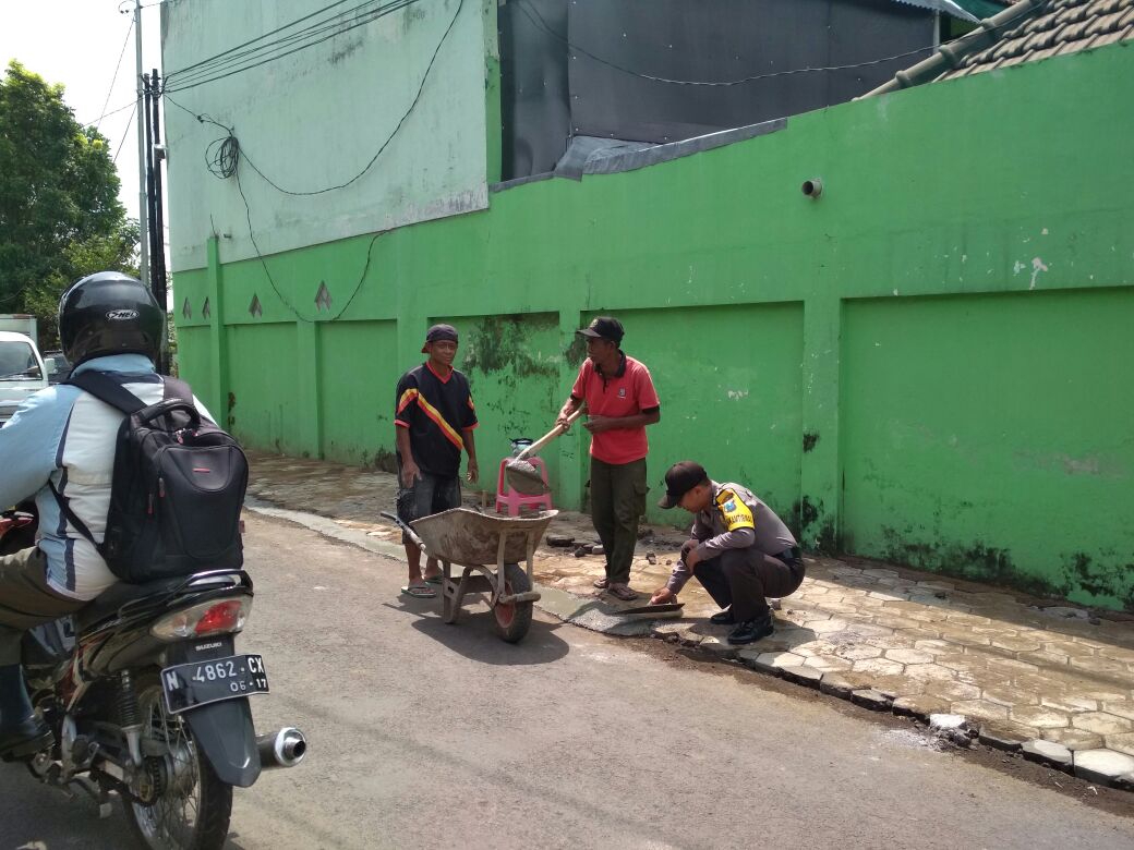 Binmas Polsek Junrejo Polres Batu Melaksanakan Silaturahmi Kepada Warga Desa Pendem