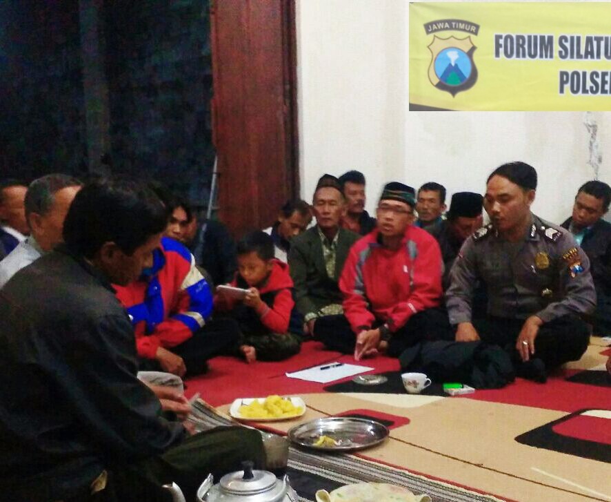 Anggota Binmas Polsek Batu Kota Polres Batu Silaturahmi Kamtibmas Bersama Forum Toga Tomas dan Perangkat Kelurahan