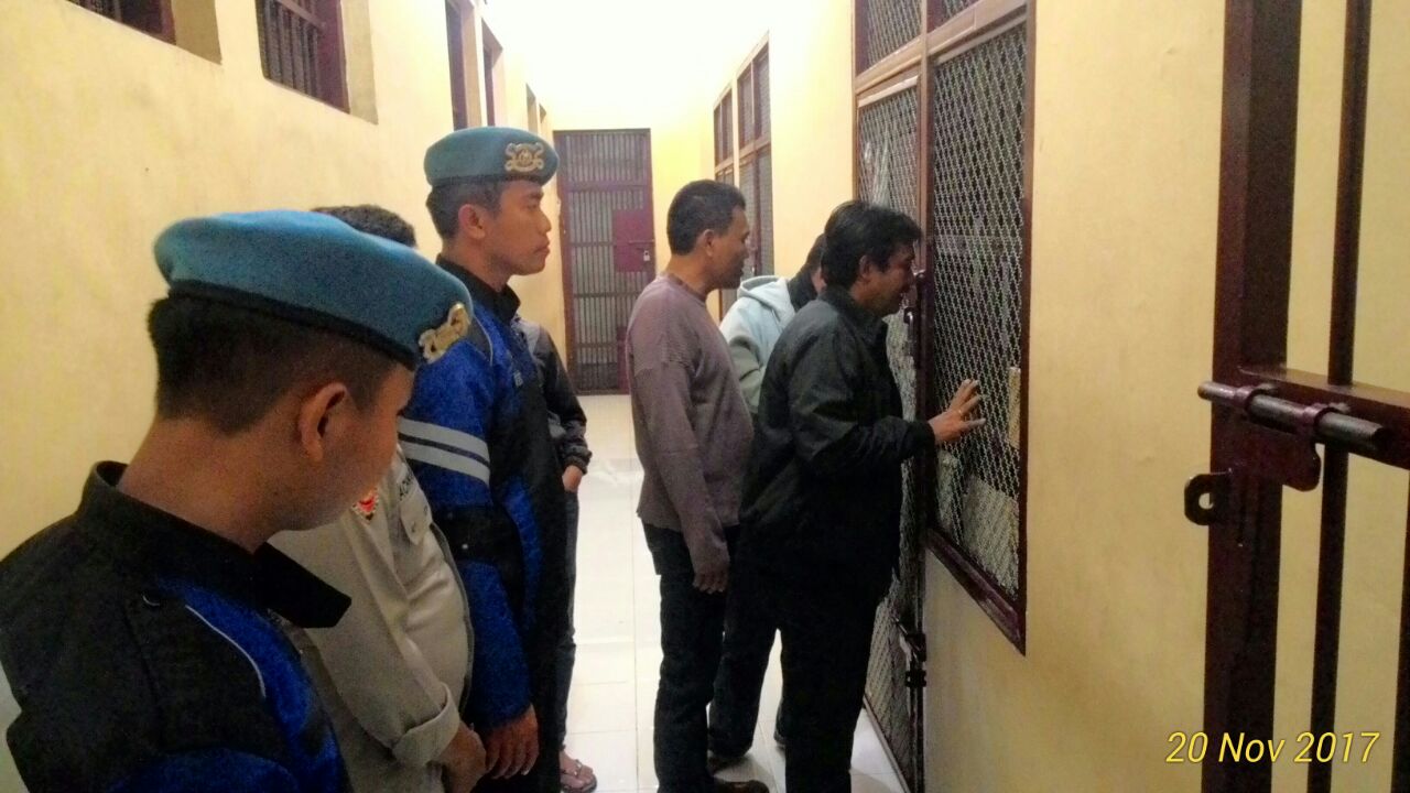 Anggota Siepropam bersama piket fungsi Polres Batu melaksanakan kegiatan Kontrol Tahanan 