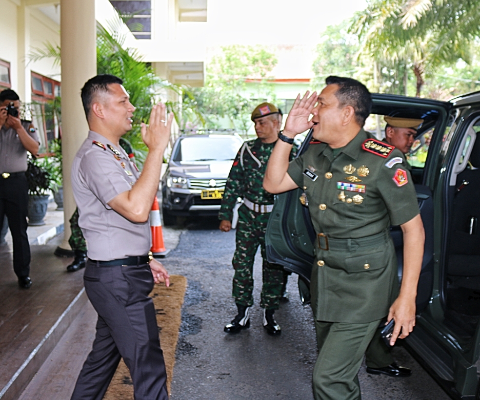 Sinergitas TNI Polri Komandan Pusdik Arhanud Batu Kunjungi Polres Batu
