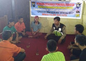 Bhabinkamtibmas Polsek Batu Polres Batu Laksanakan Kunjungan Kepada Pemuda Desa Binannya Tentang Bahya Narkoba