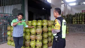Anggota Polsek Batu Polres Batu Giatkan Sambang Ke Supleyer LPG Melon Warna Hijau