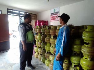 Anggota Polsek Batu Polres Batu Sambang Silaturrahmi Ke Distributor LPG Melon Warna Hijau