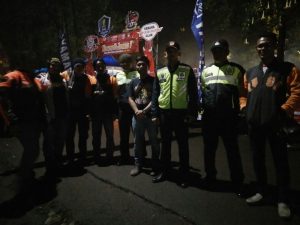 Anggota Polsek Bumiaji Polres Batu Melaksanakan Pengamanan Camp Jambore Nasional Yamaha Vixion