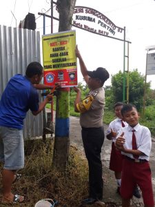 Bhabin Polsek Batu Kota Polres Batu Pimpin Upacara di SD Songgokerto Juga Sampaikan Tentang Bahaya Narkoba