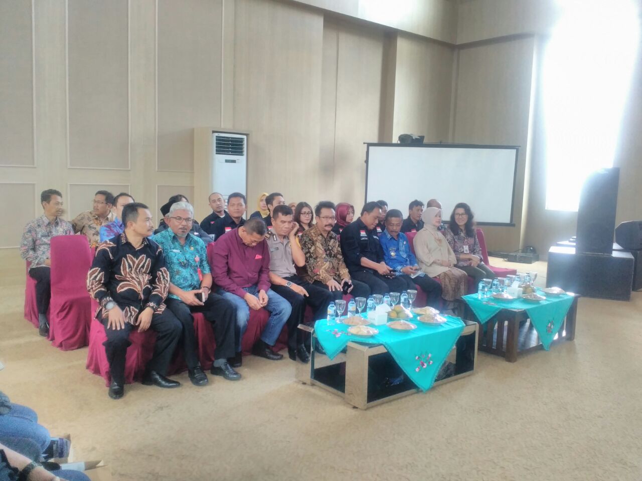 Anggota Polres Batu Hadiri Kegiatan Pengukuhan Forum Pengurus Karang Taruna Kota Batu di Gedung Pancasila
