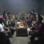 Anggota Bhabinkamtibmas Polsek Pujon Polres Batu Lakukan Cangkrukan Bersama Warga Ciptakan Mitra Kerja