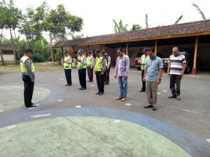 Anggota Polsek Pujon Polres Batu Laksanakan Apel Pagi di Mako Polres Pujon Tingkatkan Kedisiplinan