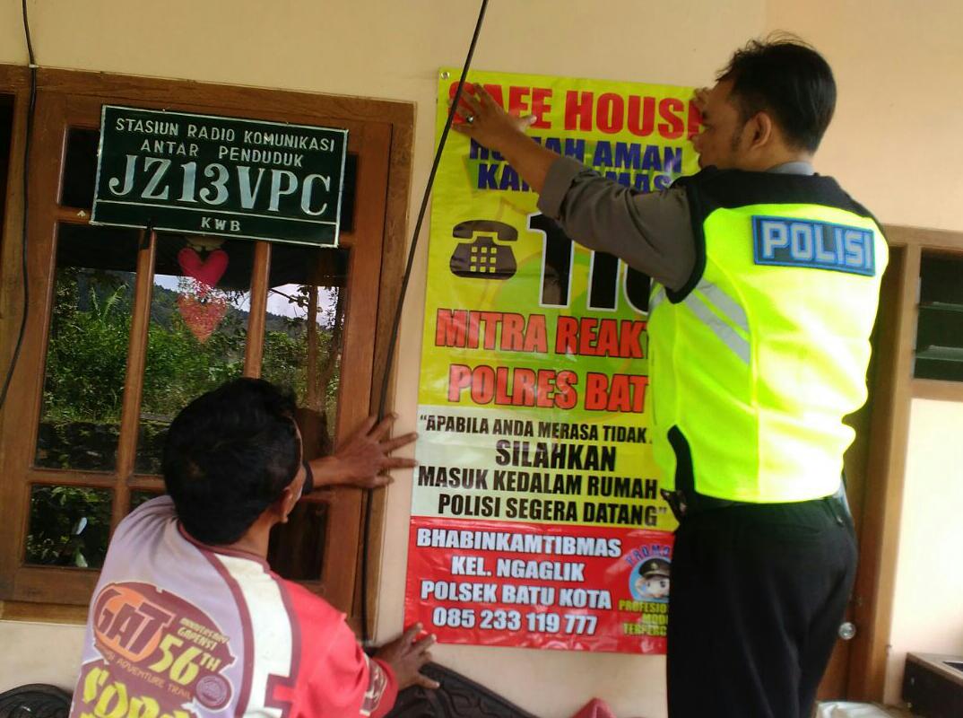 Bhabinkamtibmas Kelurahan Ngaglik Polsek Batu Kota Polres Batu Membuat Safe House 110 Rumah Aman Kamtibmas Mitra Reaktif