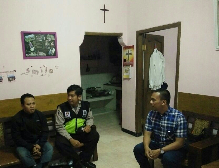 Kunjungan Pemuda Gereja Bhabinkamtibmas Polsek Batu Kota Polres Batu Menyampaikan Pesan Kerukunan Pada Umat Beragama