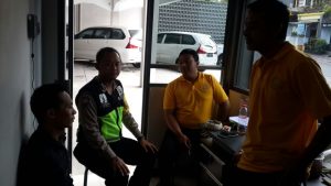 Anggota Polsek Batu Kota Polres Batu Melaksanakan Giat Sambang Dan Kunjungan Ke Satpam Di Wilayah Kelurahan Temas