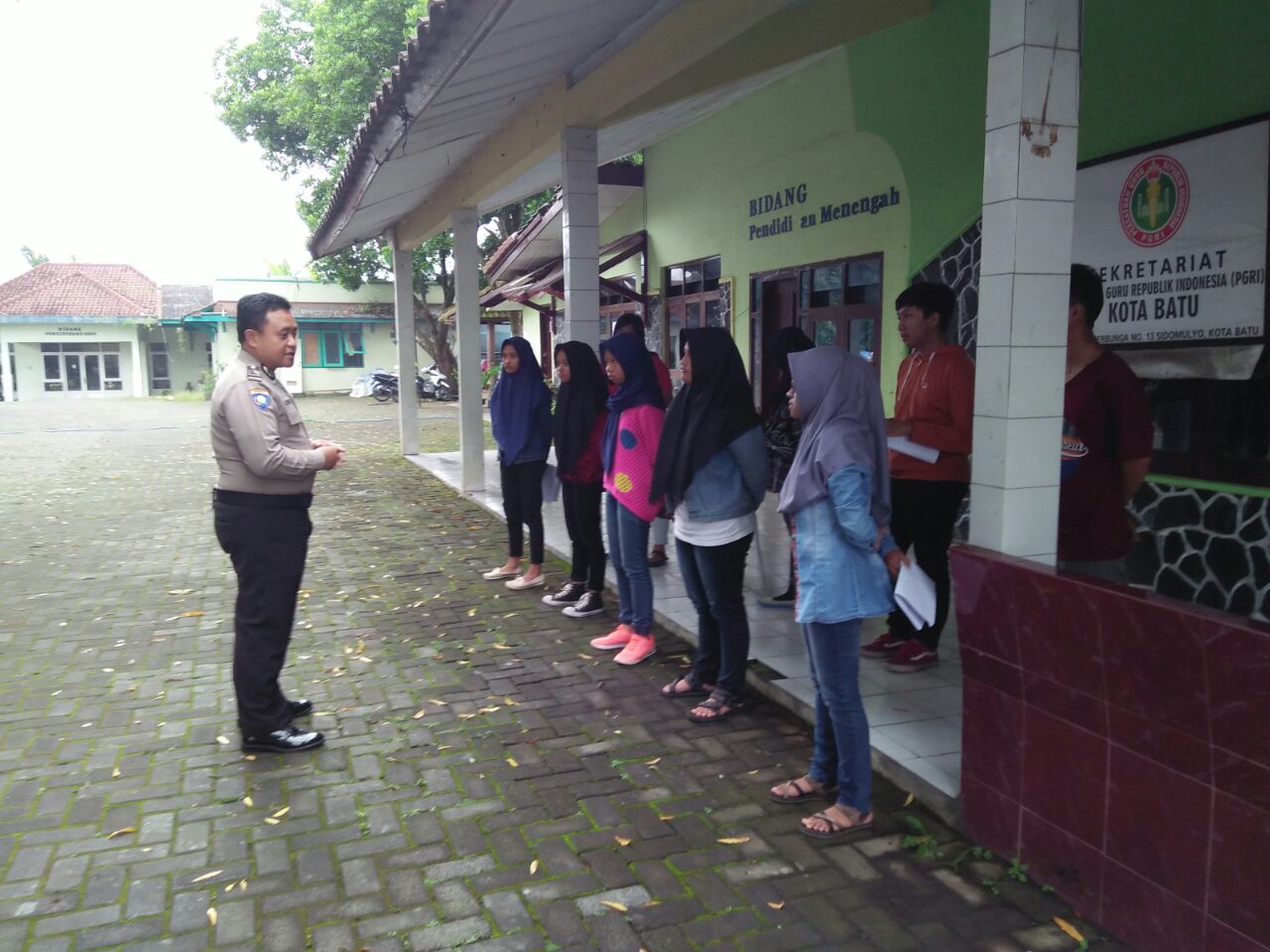 Bhabin Polsek Batu Kota Polres Batu Melaksanakan Sebuah Kunjungan Untuk Siswa SMA N 03 Batu