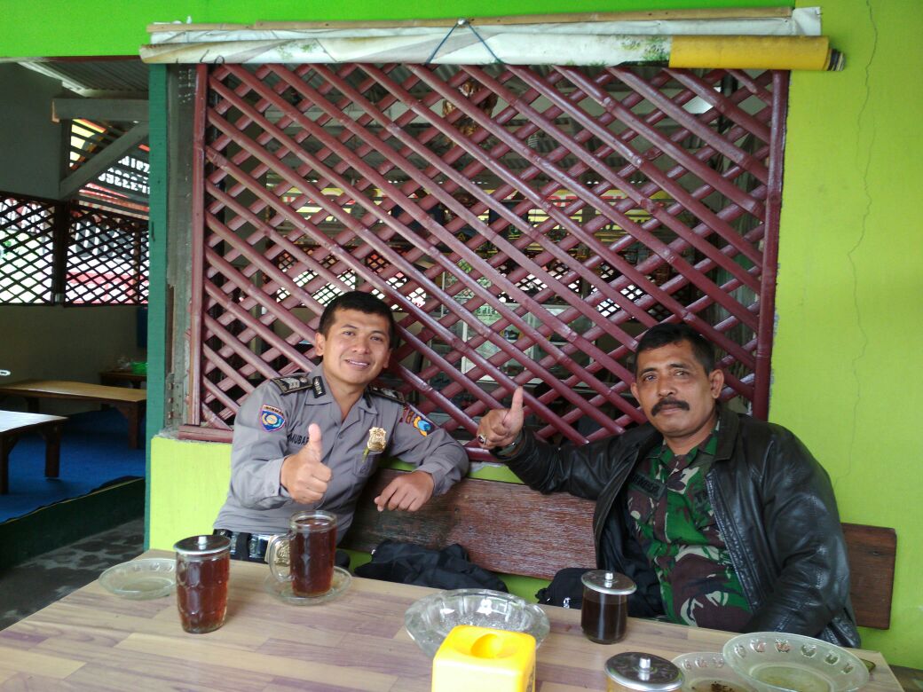 Bhabinkamtibmas Desa Pendem Polsek Junrejo Polres Batu  Coffee Morning Bersama Babinsa