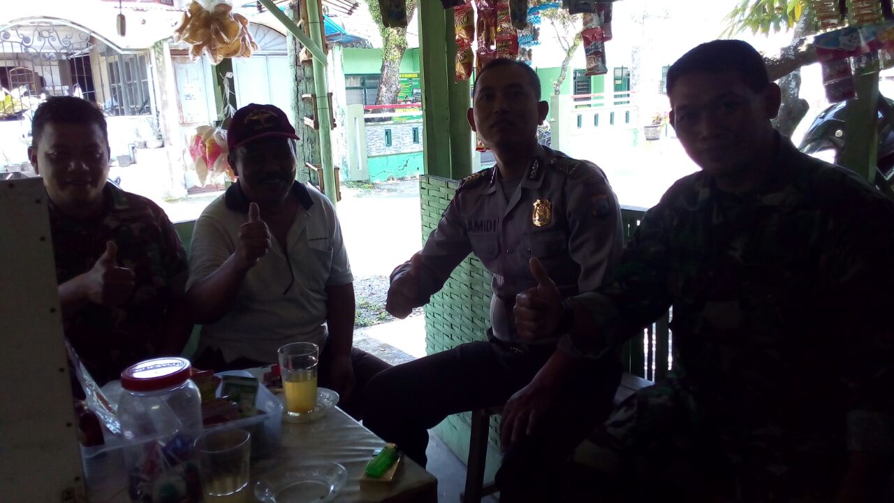 Anggota Bhabin Polsek Kasembon Polres Batu Melaksanakan Kunjung Ke Tokoh Politik