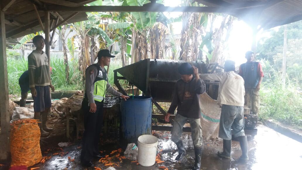 Melaksanakan Sambang Ke Petani Wortel Desa Bendosari Bhabin Polsek Pujon Polres Batu Sampaikan Pesan Kamtibmas
