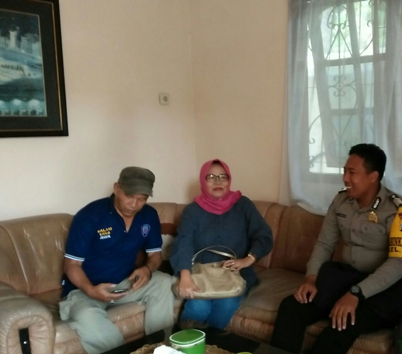 Anggota Bhabinkamtibmas Polsek Batu Kota Polres Batu Melaksanakan Kunjungan Untuk Bersilaturahmi Kepada Purnwirawan Polri Di Kelurahan Sisir