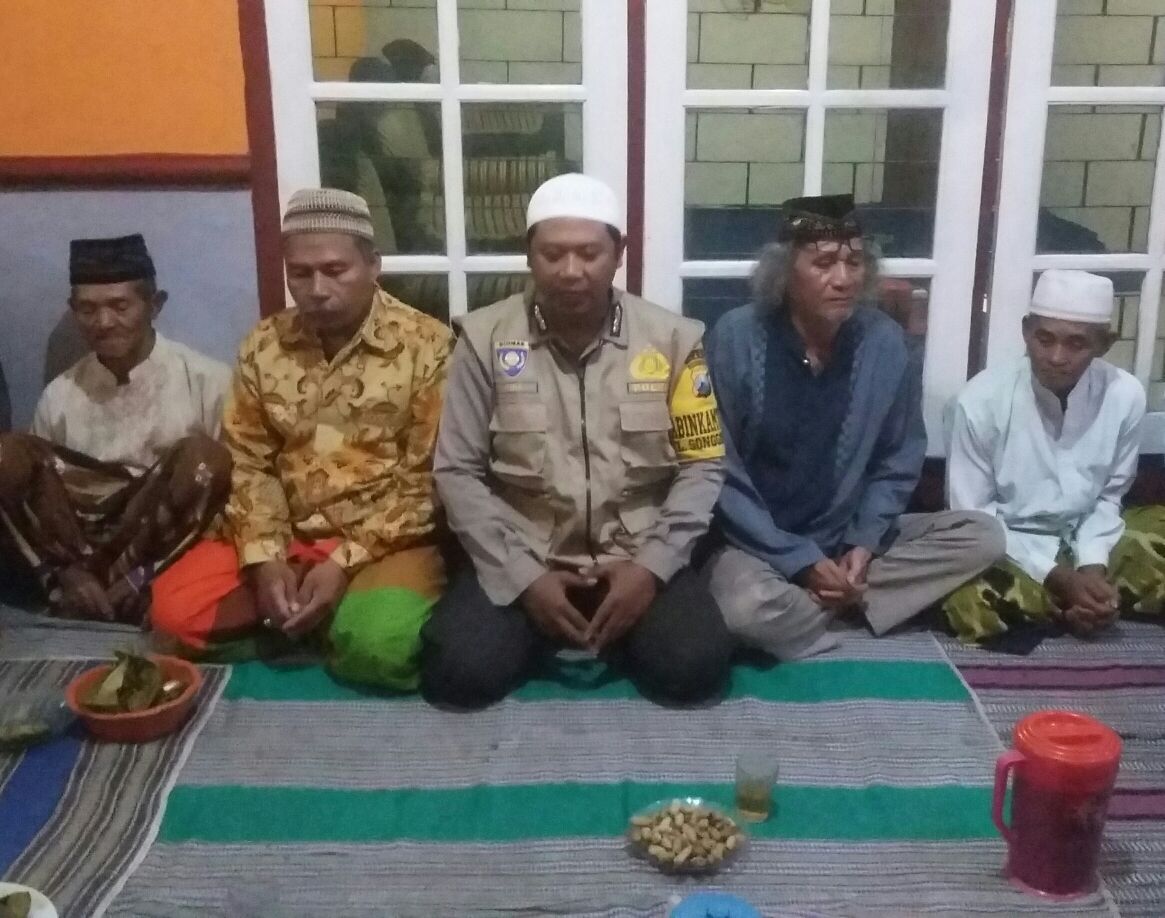 Anggota Bhabin Polsek Batu Polres Batu Melaksanakan Tatab Muka Dan Silaturohmi Kepada Jamaah Tahlil