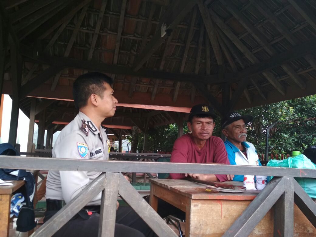 Anggota Bhabinkamtibmas Polsek Junrejo Polres Batu Giatkan Sambang Tatap Muka Dengan Warganya Wilayah Binaan