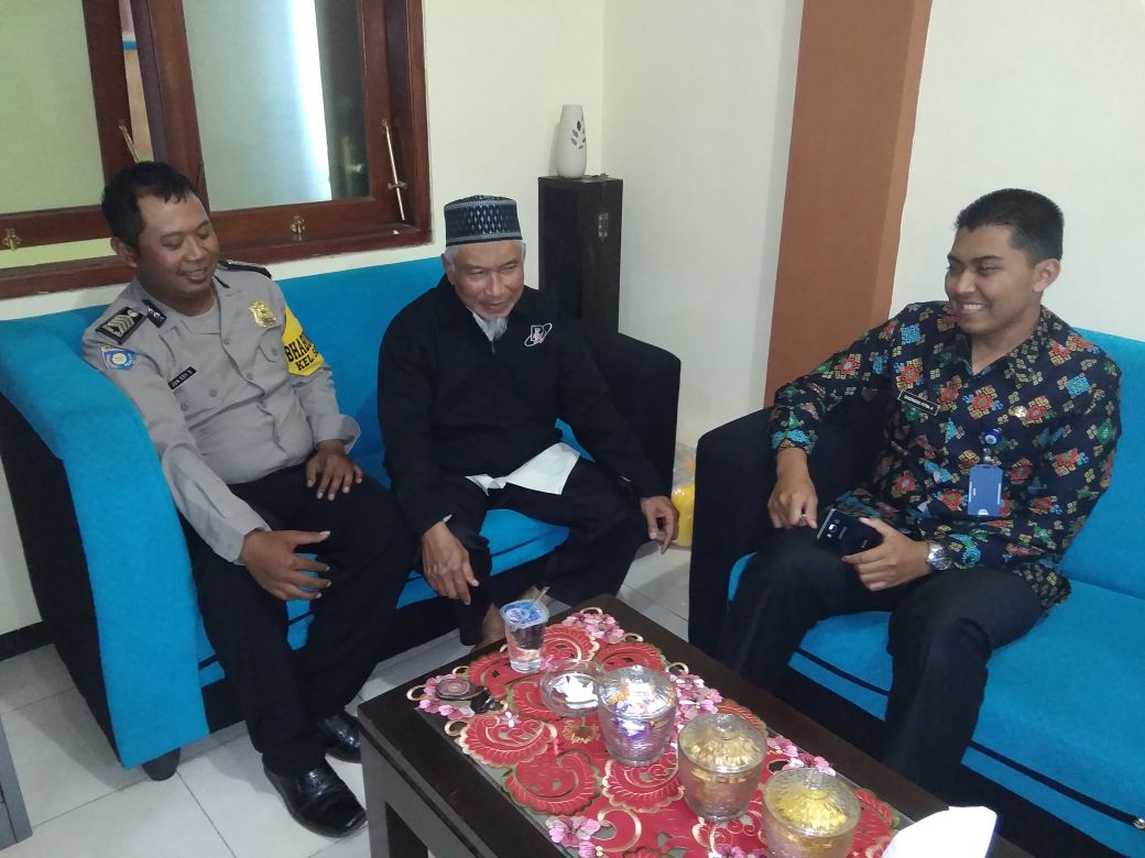 Bhabin Polsek Batu Polres Batu Berikan Silaturohmi Pada Ketua Dewan Masjid Wilayah Kota Batu